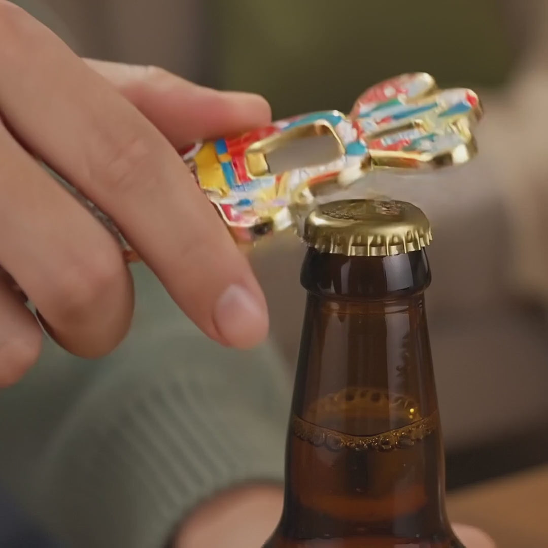 Beijing Landmarks-Bottle-opening demonstration